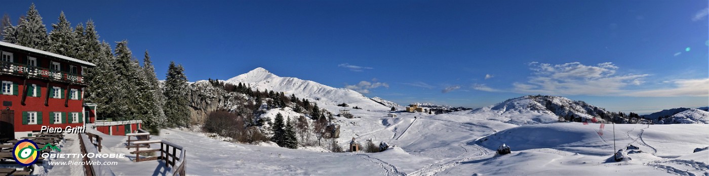 59 Vista panoramica dal Rif. Sassi Castelli sui Piani di Artavaggio (1650 m).jpg